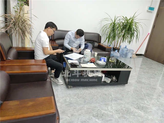 苏州客户慕名考察我厂竹木九一免费看片