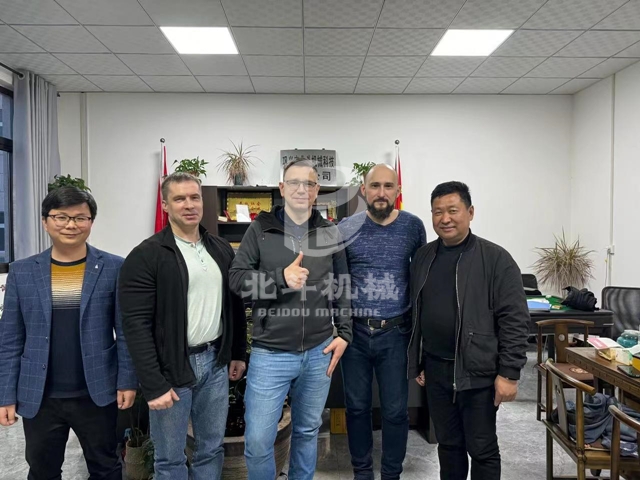 俄罗斯客户至看片免费APP网站机械参观考察九一免费看片
